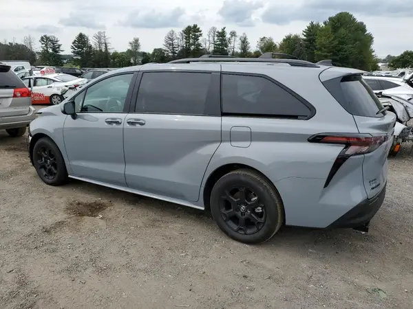 5TDCSKFC5SS183934 2025 TOYOTA SIENNA - Image 2