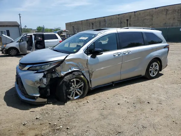 5TDCSKFC6PS085616 2023 TOYOTA SIENNA - Image 1