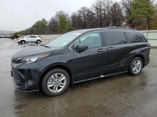 5TDCSKFC6PS105296 2023 TOYOTA SIENNA - Image 1