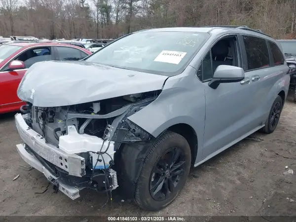 5TDCSKFC6RS152766 2024 TOYOTA SIENNA - Image 2
