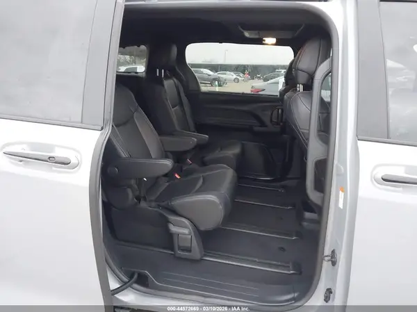 5TDCSKFC6TS229353 2026 TOYOTA SIENNA - Image 8