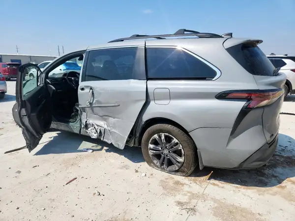5TDCSKFC7RS117069 2024 TOYOTA SIENNA - Image 2