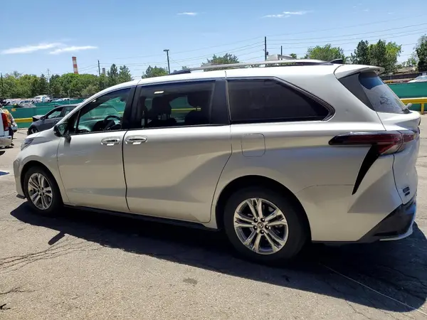 5TDCSKFC8PS078845 2023 TOYOTA SIENNA - Image 2