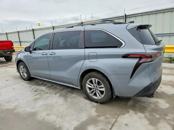 5TDCSKFC8PS091501 2023 TOYOTA SIENNA - Image 2