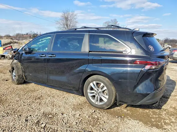 5TDCSKFC8PS101699 2023 TOYOTA SIENNA - Image 2