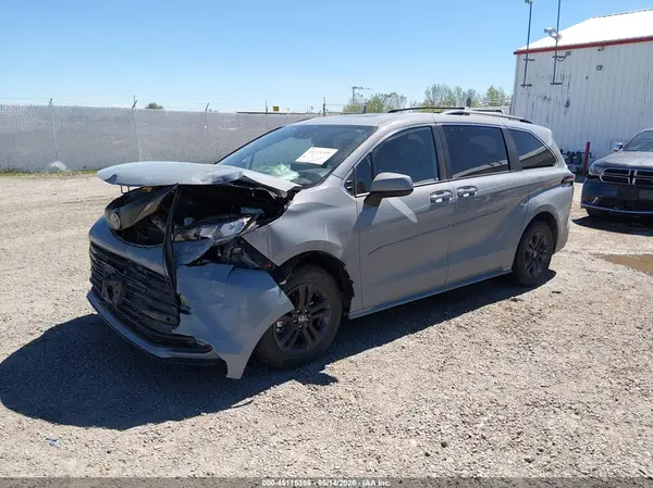 5TDCSKFC8RS122149 2024 TOYOTA SIENNA - Image 2