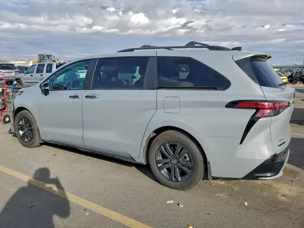 5TDCSKFC8SS171177 2025 TOYOTA SIENNA - Image 2