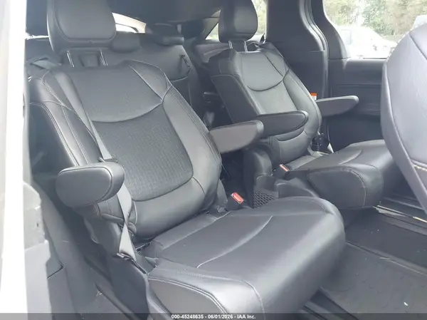 5TDCSKFC8SS201682 2025 TOYOTA SIENNA - Image 8