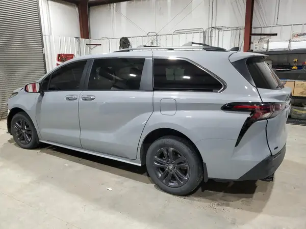 5TDCSKFC9RS110690 2024 TOYOTA SIENNA - Image 2