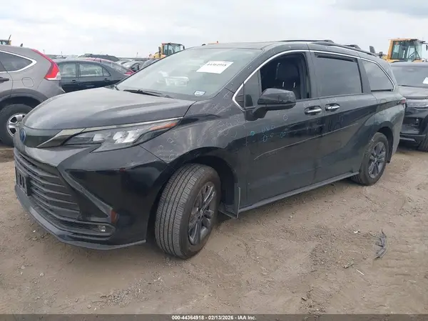 5TDCSKFC9RS146881 2024 TOYOTA SIENNA - Image 2