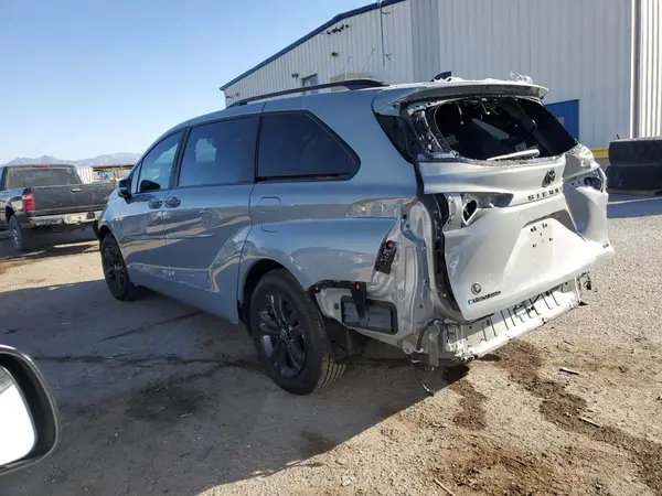 5TDCSKFC9SS163962 2025 TOYOTA SIENNA - Image 2