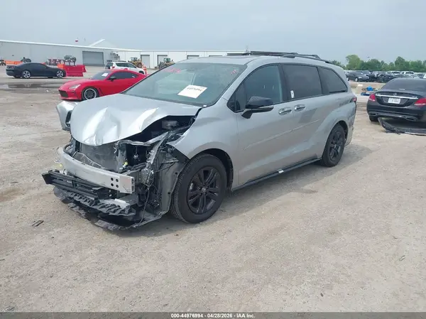 5TDCSKFC9SS165081 2025 TOYOTA SIENNA - Image 2
