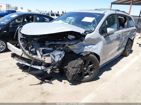 5TDCSKFC9SS204445 2025 TOYOTA SIENNA - Image 2