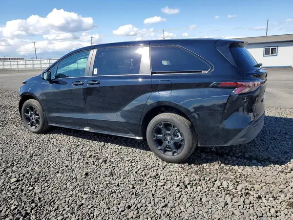 5TDCSKFC9TS243229 2026 TOYOTA SIENNA - Image 2