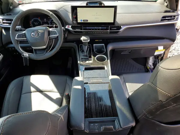 5TDCSKFC9TS243229 2026 TOYOTA SIENNA - Image 8