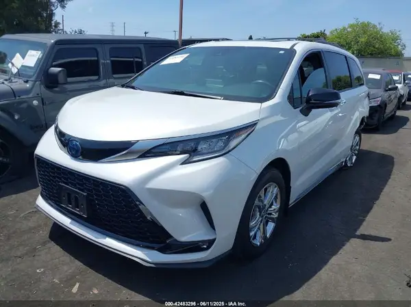 5TDCSKFCXPS074361 2023 TOYOTA SIENNA - Image 2