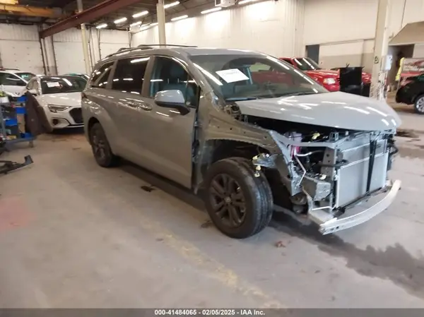 5TDCSKFCXRS150955 2024 TOYOTA SIENNA - Image 1