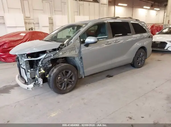 5TDCSKFCXRS150955 2024 TOYOTA SIENNA - Image 2