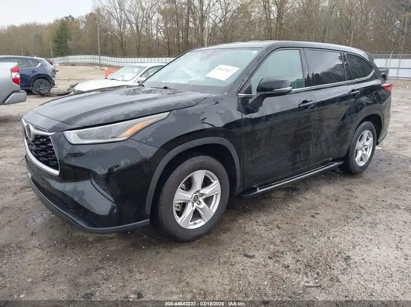 5TDCZRAH0MS066756 2021 TOYOTA HIGHLANDER - Image 2