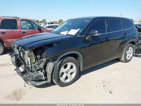 5TDCZRAH0MS072735 2021 TOYOTA HIGHLANDER - Image 2