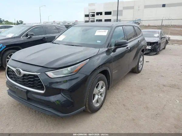 5TDCZRAH0MS075795 2021 TOYOTA HIGHLANDER - Image 2
