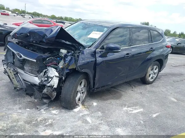 5TDCZRAH0MS078583 2021 TOYOTA HIGHLANDER - Image 2