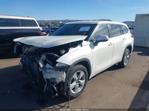 5TDCZRAH0MS522593 2021 TOYOTA HIGHLANDER - Image 2