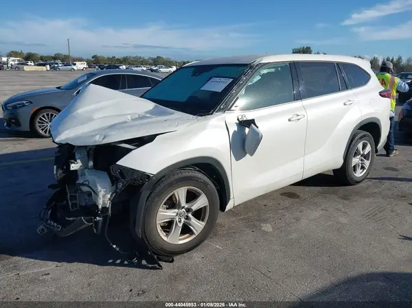 5TDCZRAH0MS531973 2021 TOYOTA HIGHLANDER - Image 2