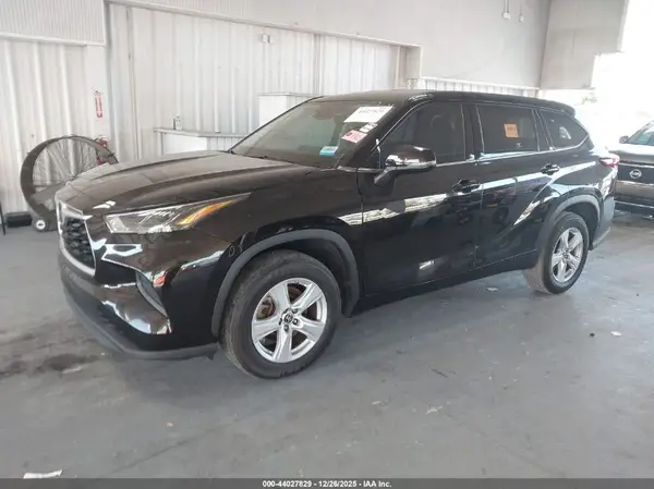 5TDCZRAH0NS098429 2022 TOYOTA HIGHLANDER - Image 2