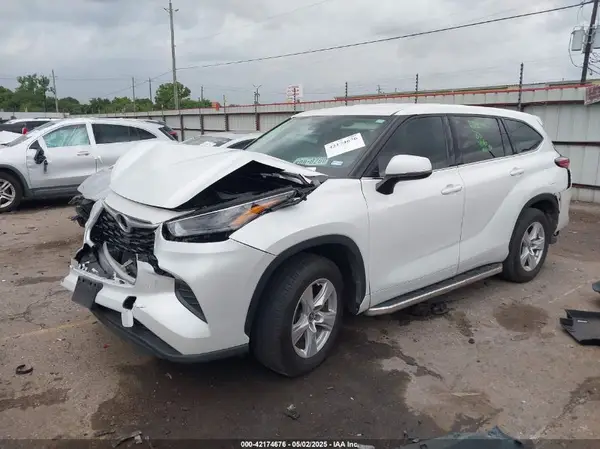 5TDCZRAH0NS553876 2022 TOYOTA HIGHLANDER - Image 2