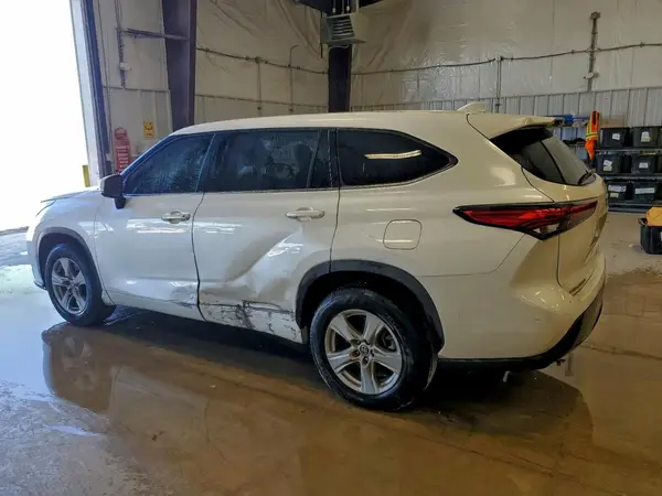 5TDCZRAH1MS048976 2021 TOYOTA HIGHLANDER - Image 2