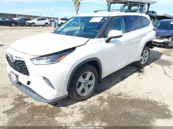 5TDCZRAH1MS070198 2021 TOYOTA HIGHLANDER - Image 2