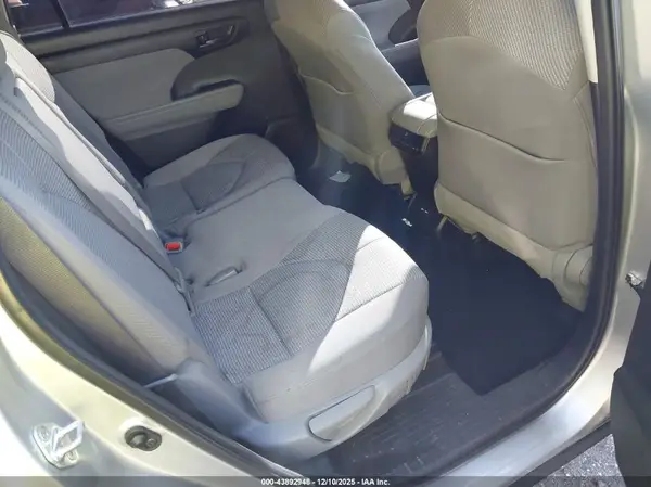 5TDCZRAH1MS528192 2021 TOYOTA HIGHLANDER - Image 8