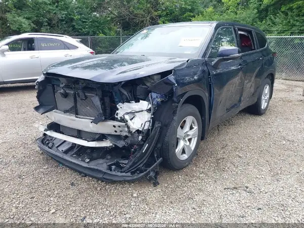 5TDCZRAH1MS536647 2021 TOYOTA HIGHLANDER - Image 2