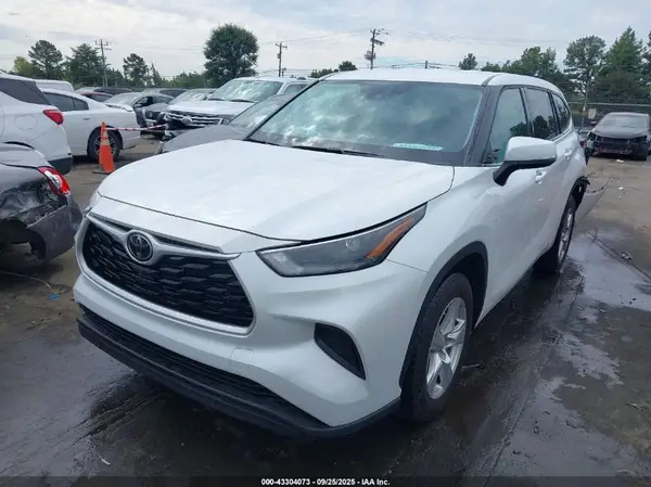 5TDCZRAH1NS105744 2022 TOYOTA HIGHLANDER - Image 2