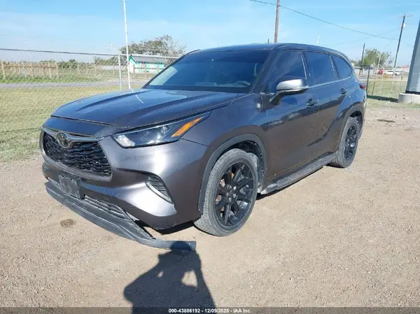 5TDCZRAH1NS108675 2022 TOYOTA HIGHLANDER - Image 2