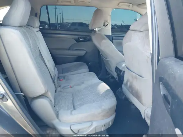 5TDCZRAH1NS108675 2022 TOYOTA HIGHLANDER - Image 8