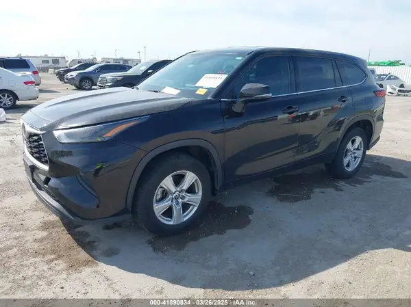 5TDCZRAH1NS125718 2022 TOYOTA HIGHLANDER - Image 2