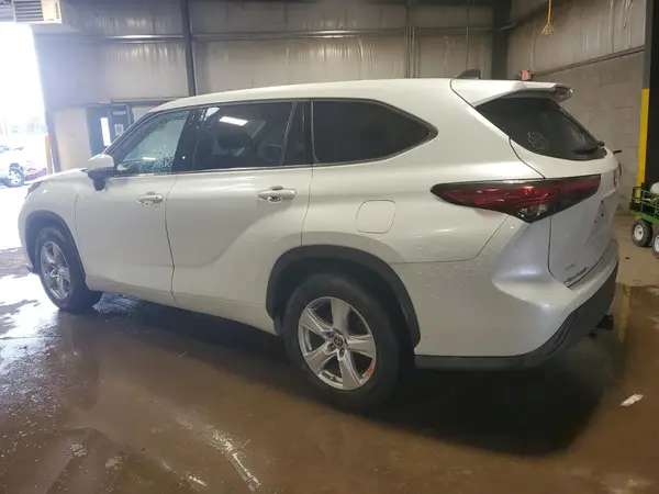 5TDCZRAH1NS128831 2022 TOYOTA HIGHLANDER - Image 2