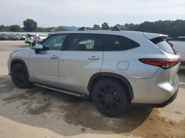 5TDCZRAH1NS546810 2022 TOYOTA HIGHLANDER - Image 2