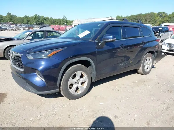 5TDCZRAH1NS550274 2022 TOYOTA HIGHLANDER - Image 2