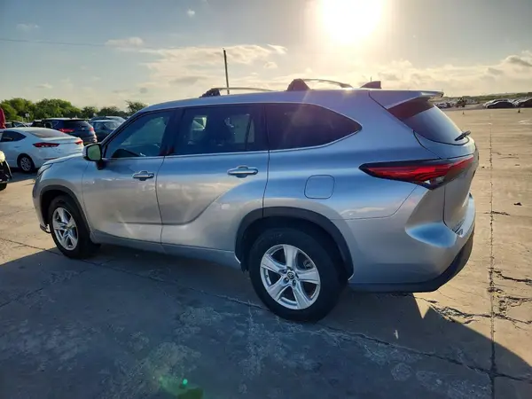 5TDCZRAH1NS550632 2022 TOYOTA HIGHLANDER - Image 2