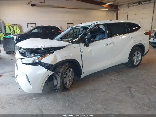 5TDCZRAH2LS507317 2020 TOYOTA HIGHLANDER - Image 2