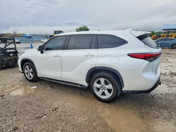 5TDCZRAH2MS076687 2021 TOYOTA HIGHLANDER - Image 2