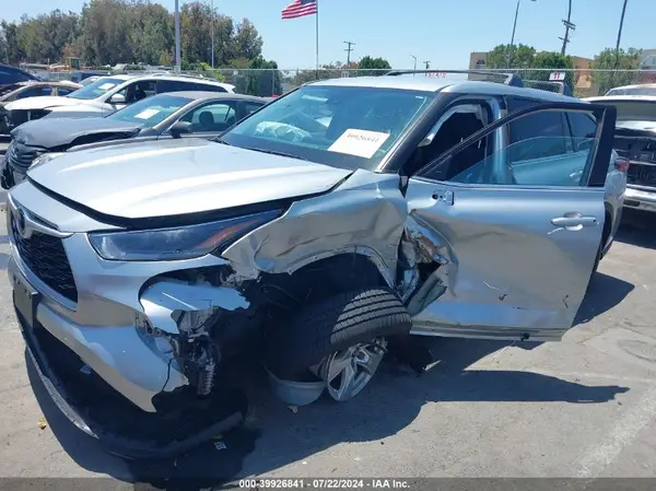 5TDCZRAH2MS523518 2021 TOYOTA HIGHLANDER - Image 2