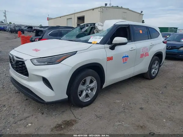 5TDCZRAH2MS524233 2021 TOYOTA HIGHLANDER - Image 2