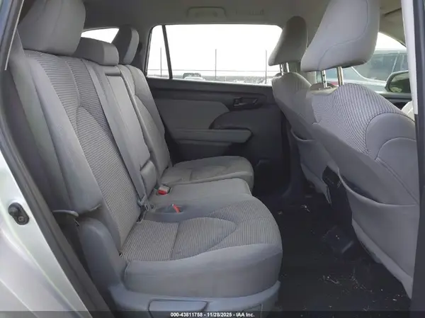 5TDCZRAH2MS529481 2021 TOYOTA HIGHLANDER - Image 8