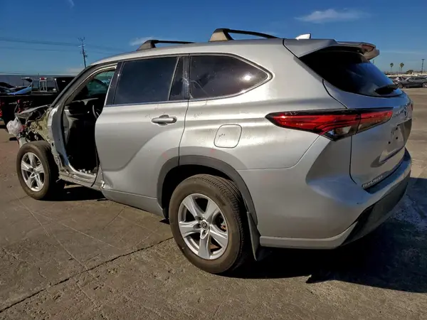 5TDCZRAH2MS534180 2021 TOYOTA HIGHLANDER - Image 2