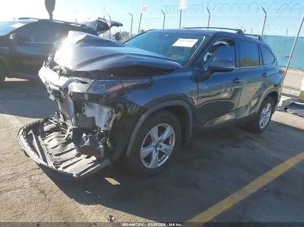 5TDCZRAH2NS095533 2022 TOYOTA HIGHLANDER - Image 2