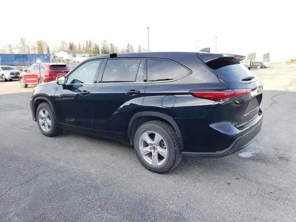 5TDCZRAH2NS112797 2022 TOYOTA HIGHLANDER - Image 2
